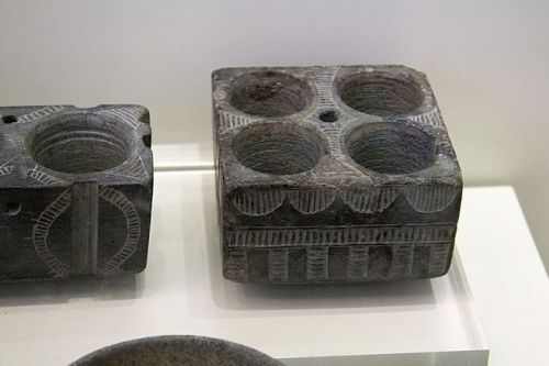 bronze-age-aegean: Stone kernos. 3000-1900 BC. Found in Mesara, Crete. Currently in the Archaeologic