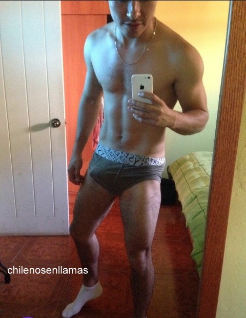sampatestotr:  chilenosenllamas:  Isaias, 26 años.Macho caliente. Quillota. 2da parte aquí: https://chilenosenllamas.tumblr.com/post/150473532354/2da-parte-de-isaADas-macho-hetero-caliente-de  andate pesao !!!!!!! 