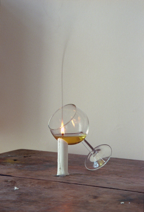 thinkingimages:Ariel Schlesinger | Untitled (wine glass), 2016, C-print, 60x41 cm