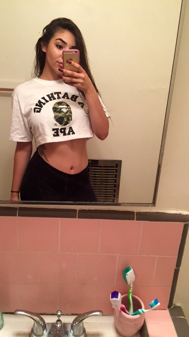 kidslutti-:  cocainemoans:  6maam:  壞婊子  B A B Y G I R L.  Fuck off my picture