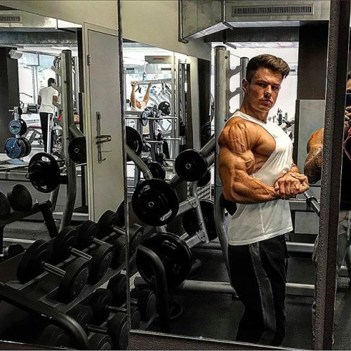 beautifulyoungmuscle:  Enis Rexhepi: bountiful biceps (and everything else)!