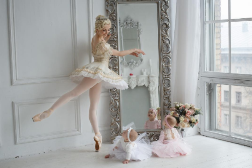 lasylphidedubolchoi:Evgenia Obraztsova and her daughters Sofia (in pink) and Anastasia (in white)Pho