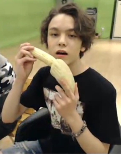 t-ytain:  homie was feeling his corn before eating it lool
