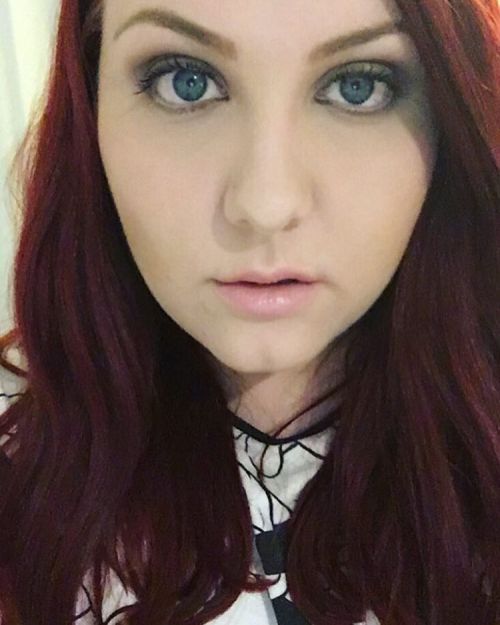 thechelseasmilex:  I hope you all had a great weekend ✌🏻️  #selfie #selfiesunday #redhair #redhead #dyedhair #dyeddollies #dyedgirls #makeup #makeuplover #makeupjunkie #makeupartist #cosmetics #beauty #brows #pale #paleskin