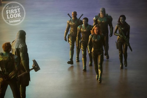 morepopcornplease:FIRST LOOK at Captain Marvel on EW We have Skrulls, people!