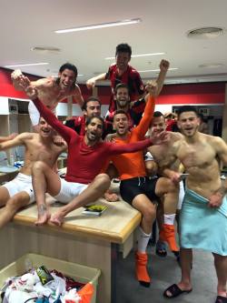 Lycladuk:  I’d Like To Celebrate Post-Match With You, Hot Guy In The Orange Lycra