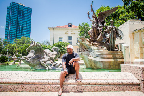 Heisman trophy winner and family man Ricky Williams goes back to The University of Texas at Austin t