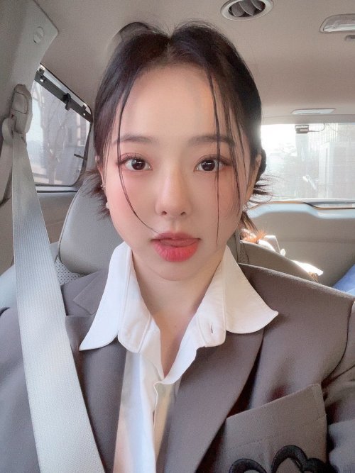 [] 220523 | ViVi’s Fab update - ViVi Because these days I can’t keep watching live broadcast on Quee