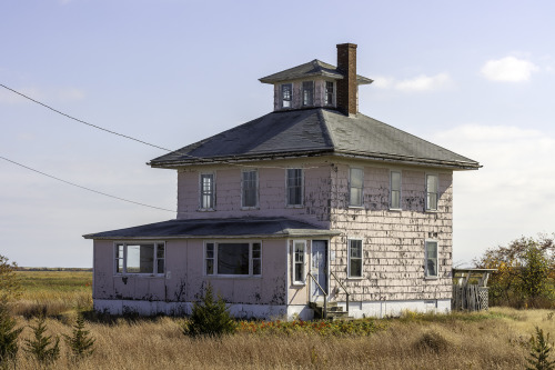 The Pink HousePlum Island Turnpike, Newbury, Massachusettswww.atlasobscura.com/places/plum-i