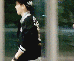 byunbunnie:  the way he walks 