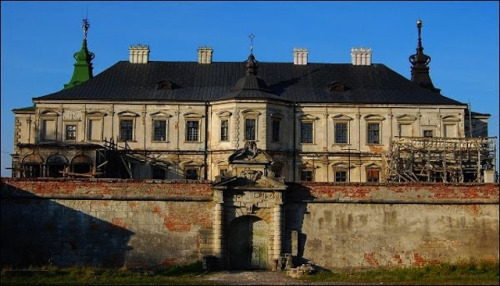 abandonedography: 9 of the Most Fascinating Abandoned Mansions from Around the World