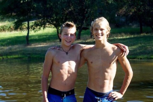 muteboi4eva:  Gavin……oops there goes my pants!