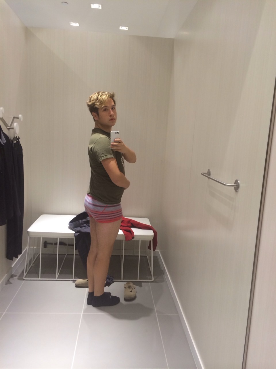 actuallynickiminaj:  i may not be cute but i have a butt 