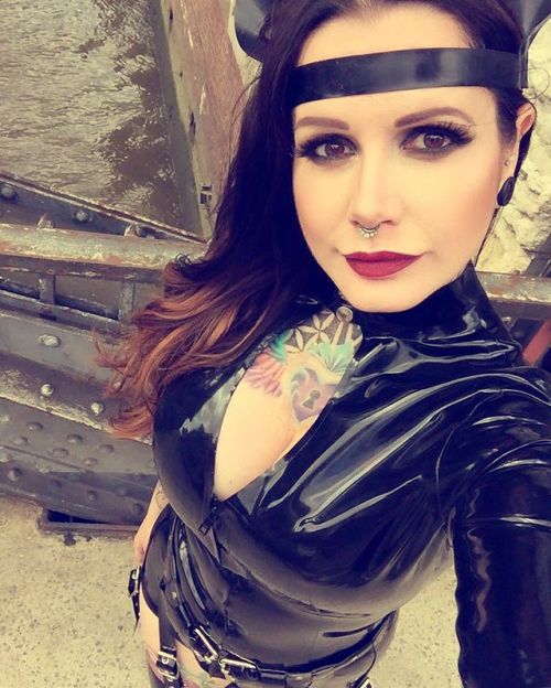 Source : sexyinstush.tumblr.com/ Instagram Name: miss_bloxi