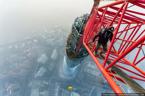 fergyness:  cjwho:  Rooftoppers Secretly Climb 650-Meter-High Crane in Shanghai by Vitaly Raskalov and Vadim Makhorov | via Russian photographers and adrenaline junkies Vitaly Raskalov and Vadim Makhorov, who are no strangers to traveling to the world’s