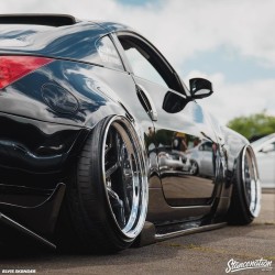 stancenation:  @caywonks slammed Z equipped with @air_lift_performance suspension. 👌 | Photo by: @sn_elvis #stancenation #airlift #airliftperformance #lifeonair