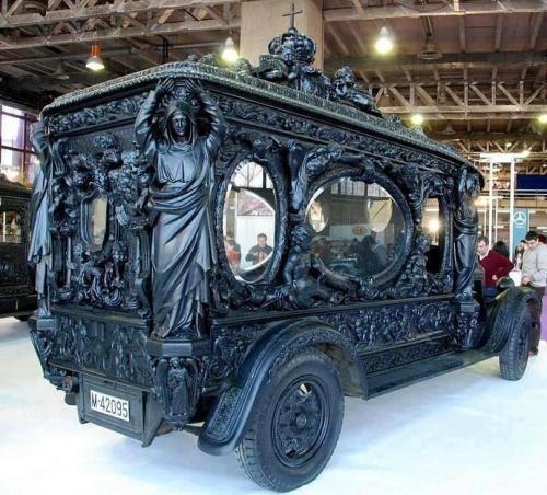 thefuzzydave:Hand-carved hearse, 1920s