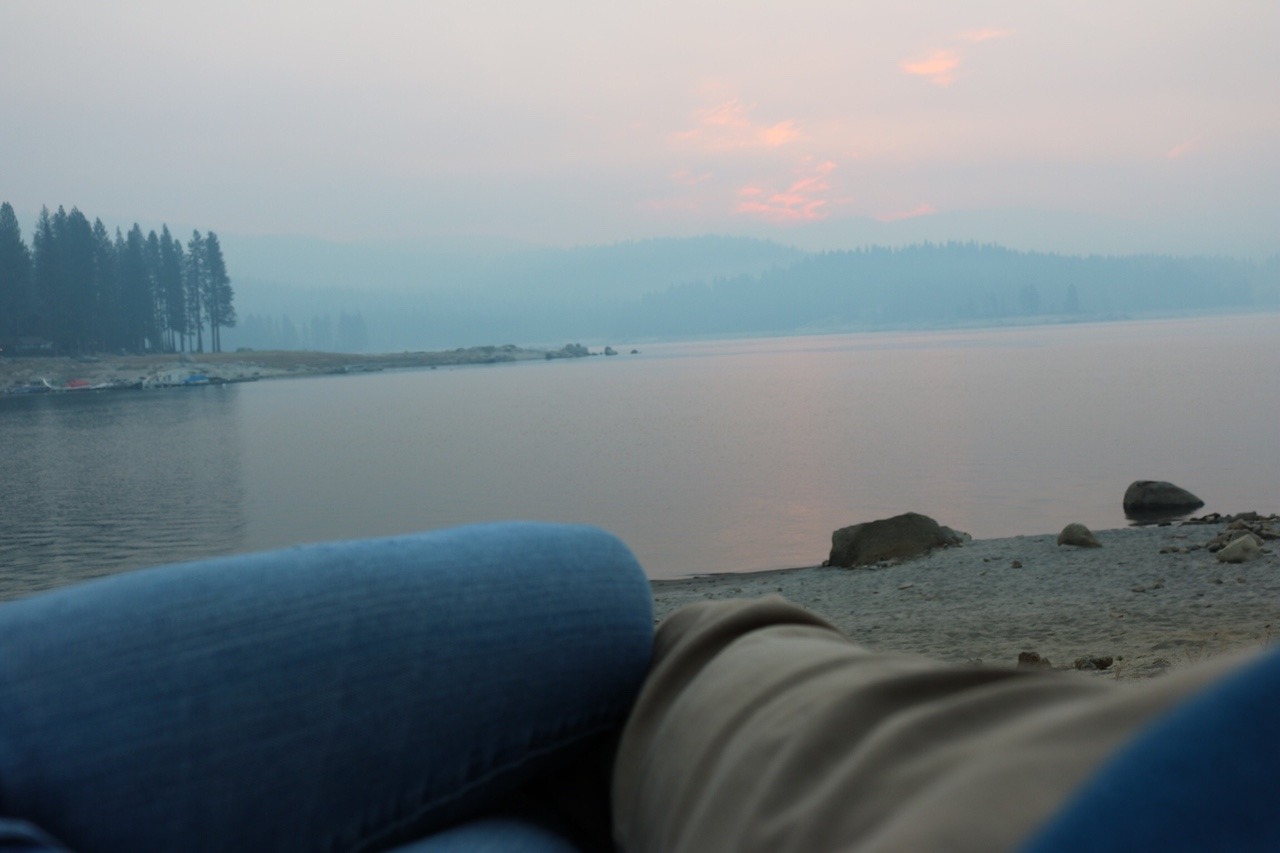 nuhstalgicsoul:  We drove to the mountains at 4:37am to sit by the lake and watch