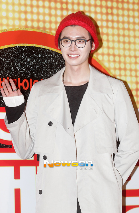 Lee Jong Suk  @ &ldquo;National Singing Contest&rdquo; VIP Premiere in Lotte CinemaThat glasses and 