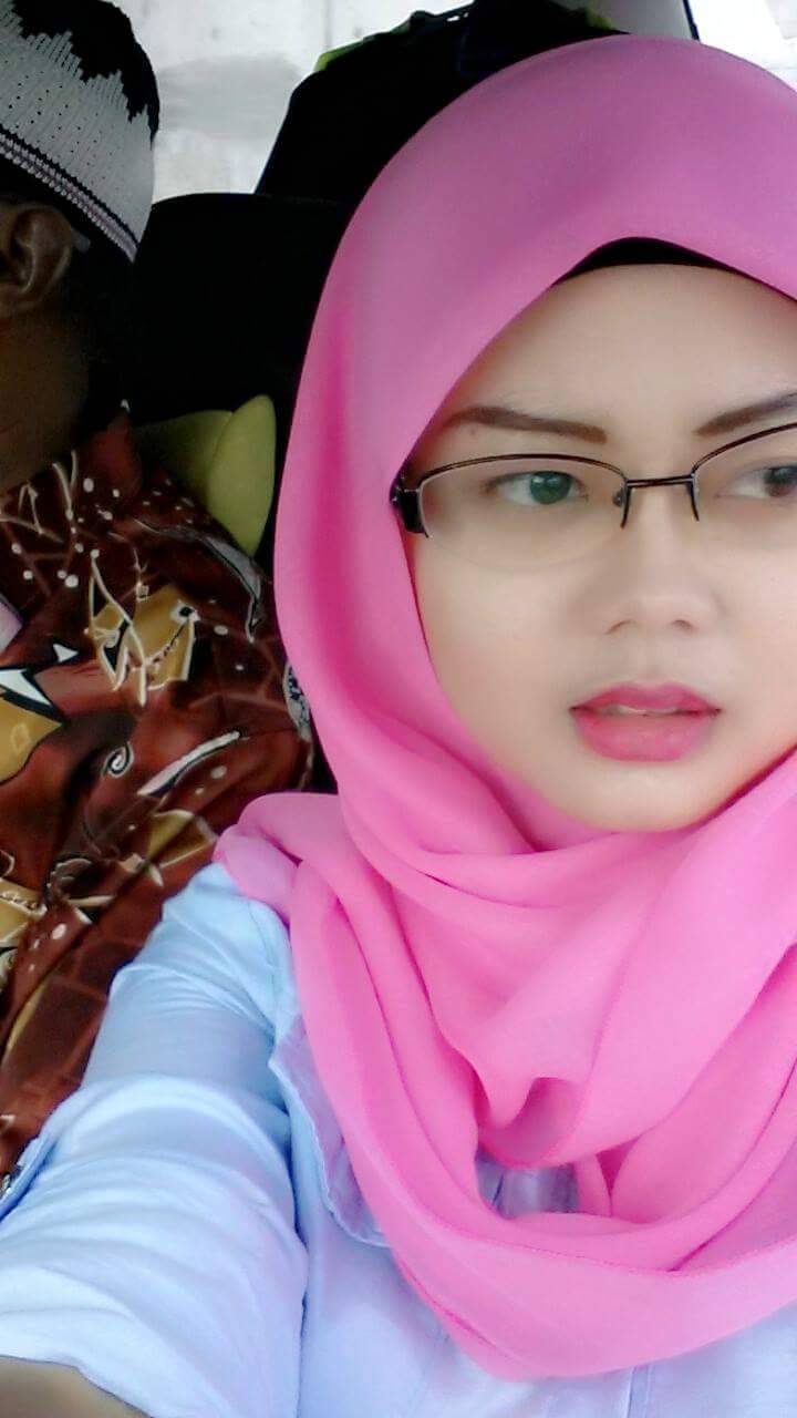 jonteri:  ijaljb:  Depan bapak bertudung, belakan bapak perghhhh  Ok