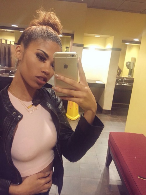 clssyputa:  golden-for-destiny:  $WAGMON€¥💸  clssyputa  💦
