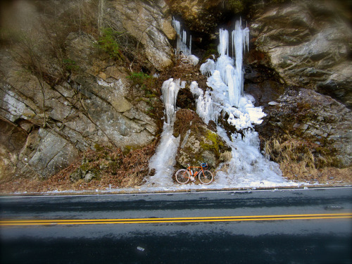 bikebiztokyo: Frozen waterfall, Skyline Drive by CWMPFB on Flickr.