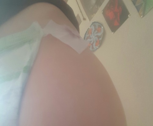 diaper-elysian:  This is why I don’t like wearing Luvs over the other brands of baby dips I’ve tried, they tore on both sides within five minutes. I know I’m definately not in the size demographic for baby diapers 