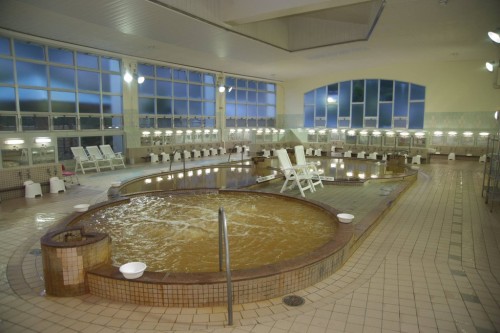 miso-kuso-bonjour: 函館市営谷地頭温泉市営と書いてありますが、現在は民営化されている日帰り入浴施設です朝6時から入浴でき、銭湯料金で温泉を楽しめます地元の人たちが多く、あまり観光客は