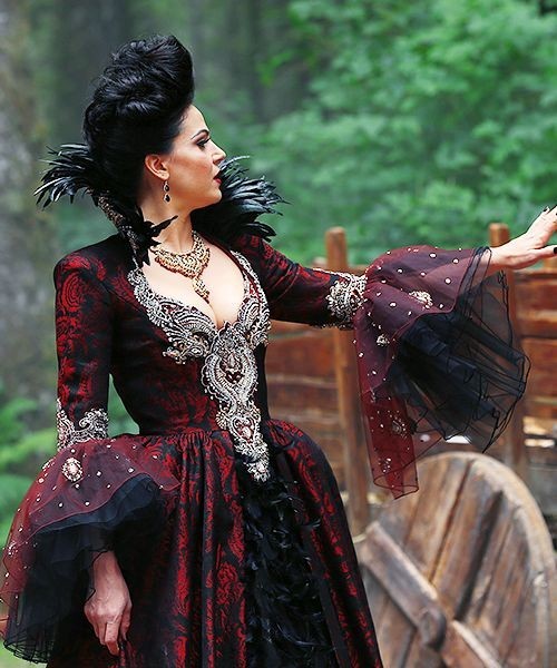 evil-regal08:  @LanaParrilla