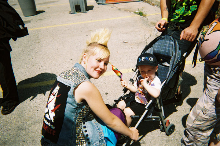 vomitgore:  D’aweee, looking at old photos. Lil’ ponx Me. I still haven’t finished