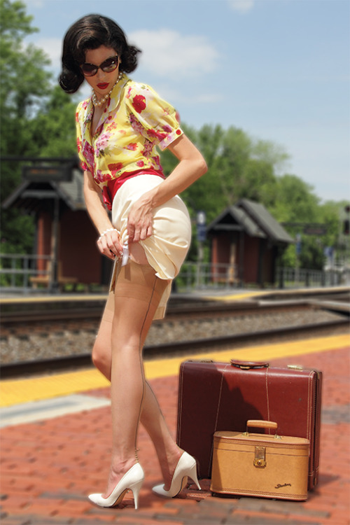 The Eden Blouse is another great addition to our Retro Chic Collection! This sheer chiffon blouse wi