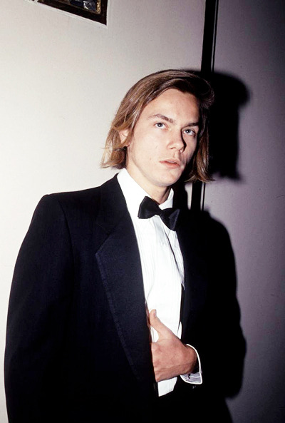 mabellonghetti:  River Phoenix photograped by Albert Ferreira, 1989 