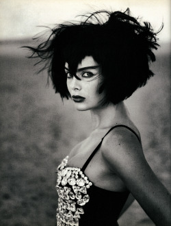 fashionphotographyscans:  Magazine: Vogue
