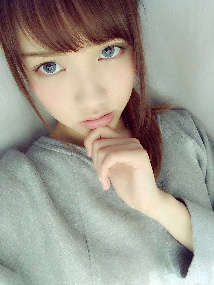 ganpukudou:  namiyorirobinha:  加藤玲奈 on 755遊びで青のカラコンしてみた　笑20151205