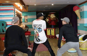 el-mago-de-guapos:  Todrick Hall teaches the Rhodes Bros how to dance    (Austin & Aaron) 
