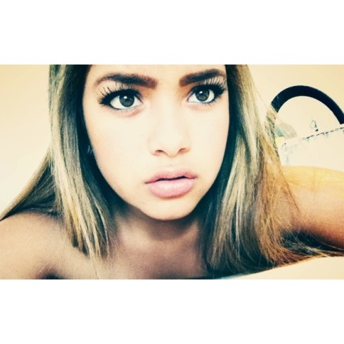 l0rdf0rgiveme:  I feel like I post to many pictures of myself on here but ohhhhh well :-}