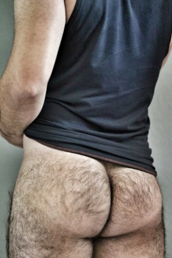 sweatyhairylickable:  http://sweatyhairylickable.tumblr.com for more hairy sweaty dudes! 