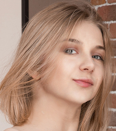 lovemywomenhairy:  What a thick, luxurious bush this cutie pie has!!   Pretty bush