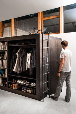 car-crashhearts:  beinx:  Living Cube Swiss designer Till Könneker moved into a apartment studio without storage room. So he made a minimalist cube design with a shelf for his vinyl collection, TV, clothes and shoes. On the cube is a guest bed and inside