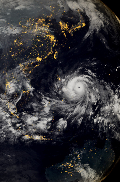 infinity-imagined:  Typhoon Haiyan, November 7th-9th, 2013. This category 5 super-typhoon is possibly the strongest landfalling tropical cyclone in recorded history, with sustained winds of 315 km/hour. Source images; Elektro-L, NOAA, Eumetsat. 