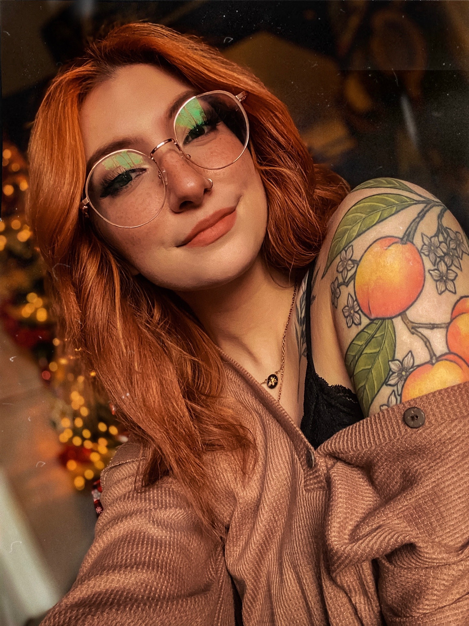 spookyy-foxx:Happy solstice 🎄💫🤍