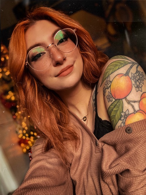 spookyy-foxx:Happy solstice 🎄💫🤍