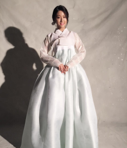 kpop-now:  Seolhyun in a Traditional Hanbok 