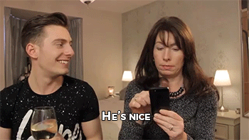 sizvideos:  Mom reads son’s Grindr messagesVideo