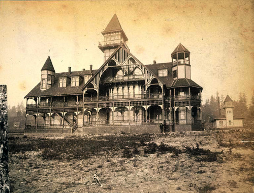 onceuponatown:Calkins Hotel, Mercer Island, Washington, ca. 1889. Also known as the Mercer Island Ho