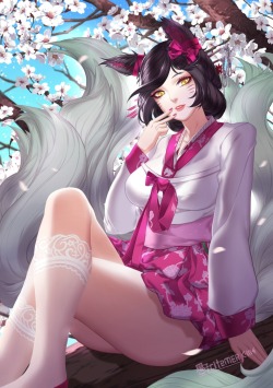 league-of-legends-sexy-girls:Ahri