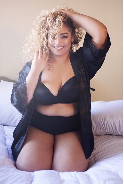 italiankong:  Gorgeous Desiree Jenkins. Eyes and thighs and all good.