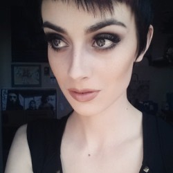 azurepixie:  I put so much effort into sitting at home doing nothing .. #makeup