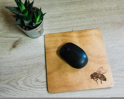 Bee Mouse Pad //Medijales
