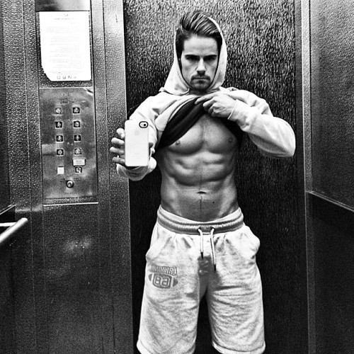 Elevator selfie! I suck taking selfies. #xtreamotivation #xtremotivation #aesthetics #gymaesthetic #